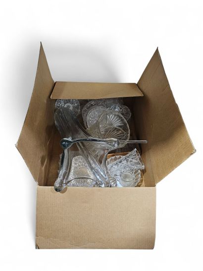 Un carton de verreries moulés