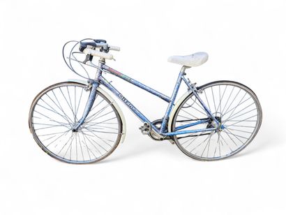 GITANE vélo de femme en l'état 
On y joint...