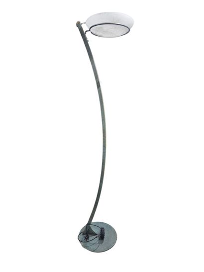 VANDEL Pierre
Lampadaire en métal et verre
Manques
Dim...