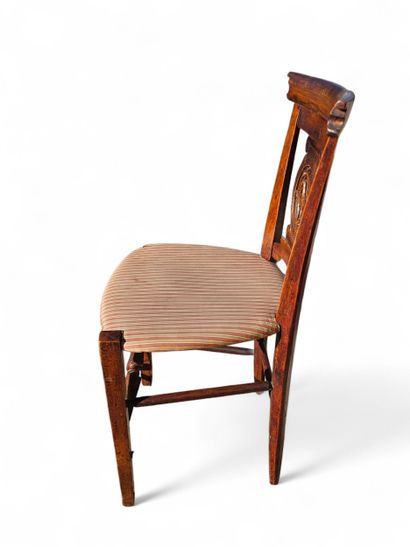 Ensemble de six chaises en noyer Epoque Restauration...