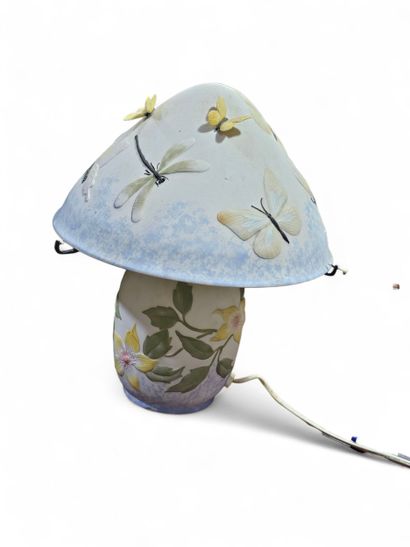 Travail modern
Lampe en faïence à décor de...