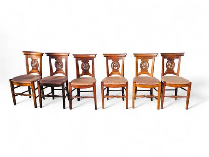 Ensemble de six chaises en noyer Epoque Restauration...