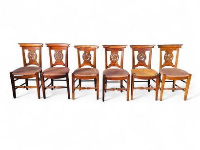 Ensemble de six chaises en noyer Epoque Restauration...