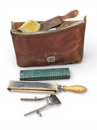 HAIRSTYLING KIT with various tools
In leather...