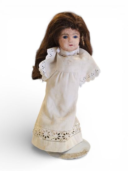 LION
Rag doll from the 1900s
Missing arms
Accents...