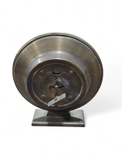 JUNGHANS 
Round clock on brass base, 1950s...
