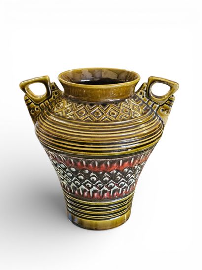 W GERMAN 553-20
Glazed stoneware vase with...