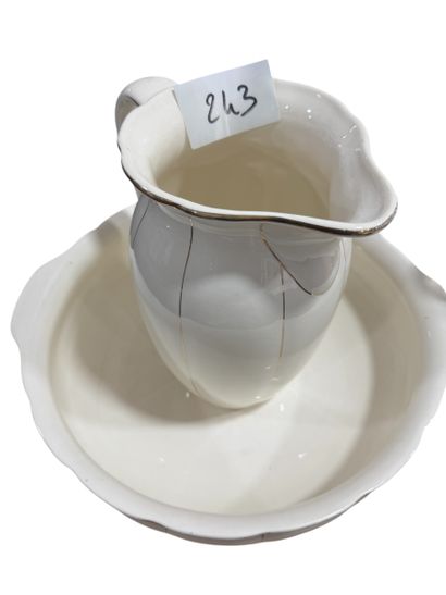 VILLEROY BOCH
Toilet set in beige earthenware...