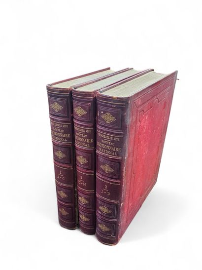 QUATRE VOLUMES DE LIVRES et un lot de cartes...