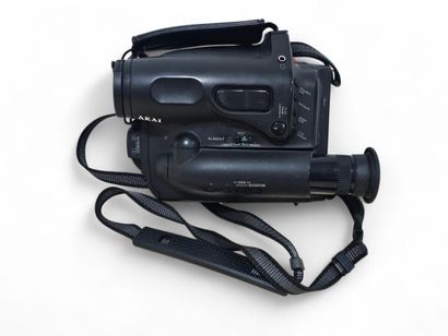 AKAI
Cassette camcorder 
In its pouch
Included
A...