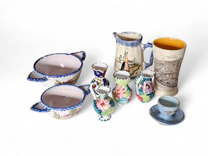 SET OF BIBELOTS including : 
Two ear bowls
Three...