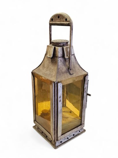 Train LANTERN in repoussé metal