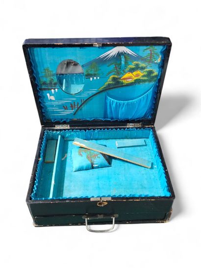 JAPAN 20th century 
Rectangular jewelry box...