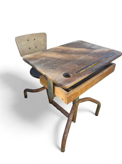 Work from the 1950s
School desk and armchair...
