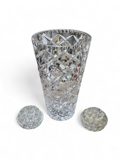 FRENCH WORK 1960
Large engraved crystal vase
On...