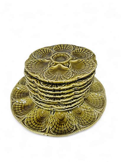 SARGUEMINES 
Green glazed earthenware oyster...