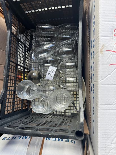 Pallet of house furnishings including crockery,...