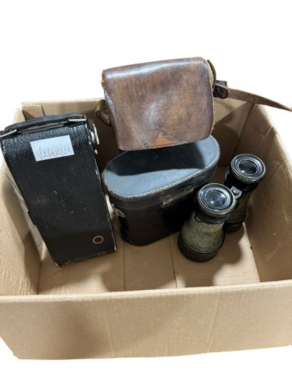 ENSEMBLE D'OBJETS comprenant :
Appareil photo...