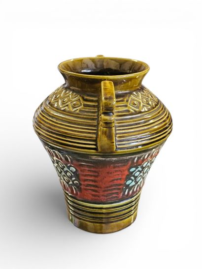 W GERMAN 553-20
Glazed stoneware vase with...