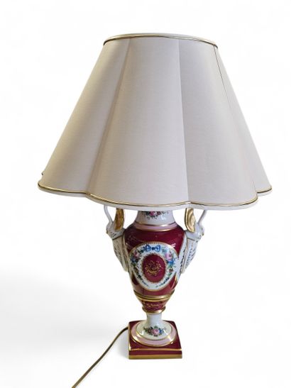 Set of trinkets including 
Paris porcelain...