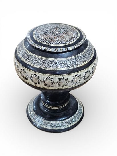 SYRIA, 20th century
Circular box on pedestal...