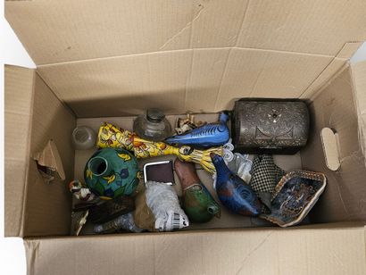 CARTON containing travel souvenirs, especially...