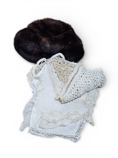 FUR JACKET 
Size 44
We enclose 
A fur bibi
On...