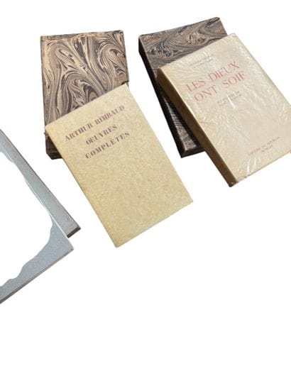 SET OF FIVE BOOKS IN BOXES including :
Contes...