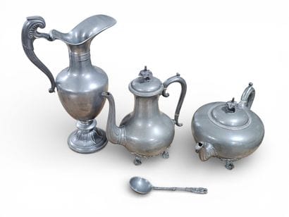 ENSEMBLE D'ETAINS including :
Teapot
Coffee...