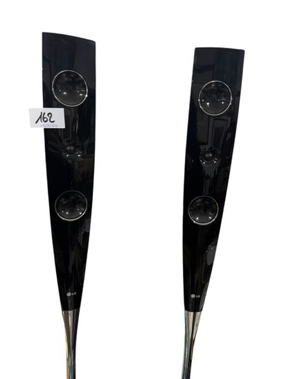 LG 
Paire d'enceintes sur pied