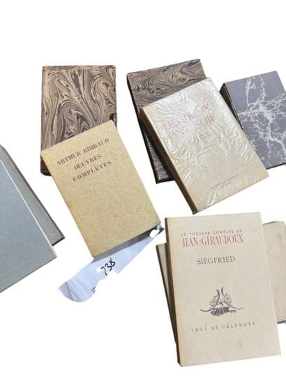 SET OF FIVE BOOKS IN BOXES including :
Contes...