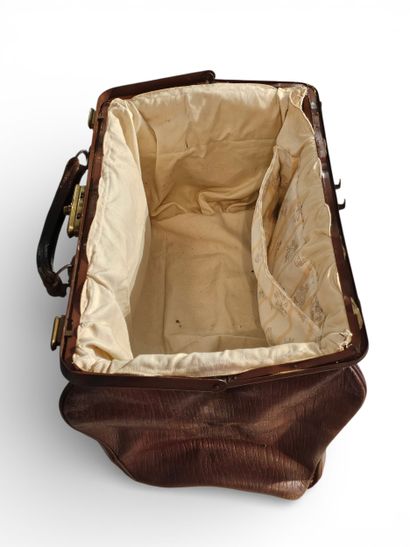 PORTSMOUTH 
Brown leather travel bag with...