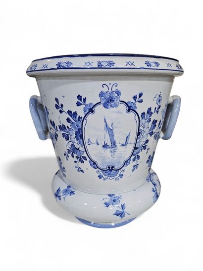 DELFT 20th century
White and blue earthenware...