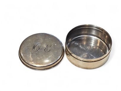Circular blush box in 800° silver, 