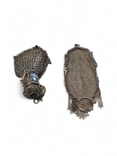 SMALL purse in 800° silver 
Clasp adorned...