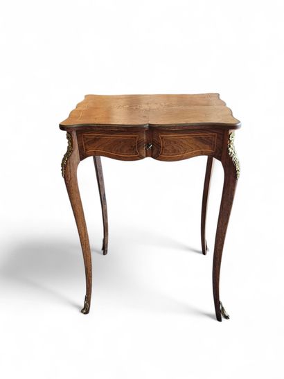 XXth century work in the Louis XV style
Veneered...