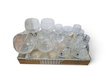 GLASS SET including :
Six bottles
A set of...