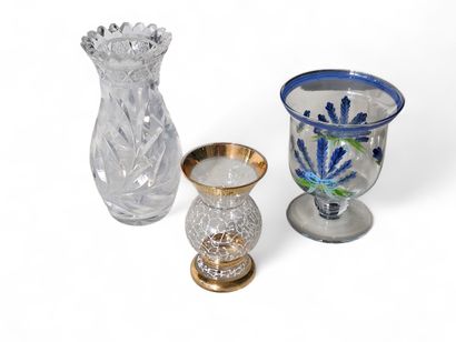 SET OF GLASSWARE including :
Pair of soliflor...