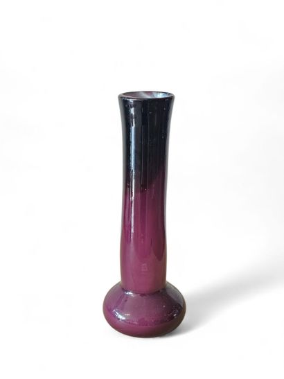 FRENCH WORK 20th century
Vase in mauve and...