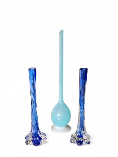 SET OF GLASSWARE including :
Pair of soliflor...