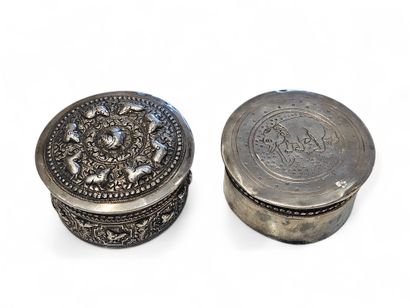 INDIAN WORK 20th century 
Round box in 800°...