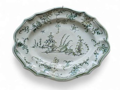MOUSTIERS 18th century 
Round earthenware...