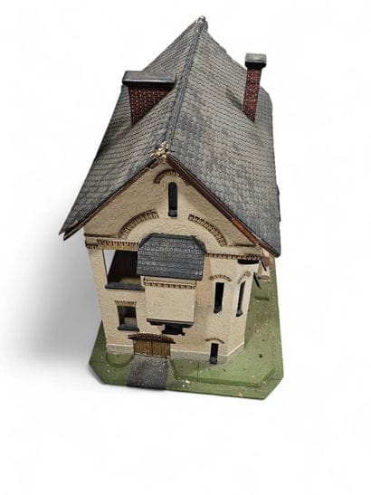 XXth century WORK
Plywood dollhouse, painted
Furniture...