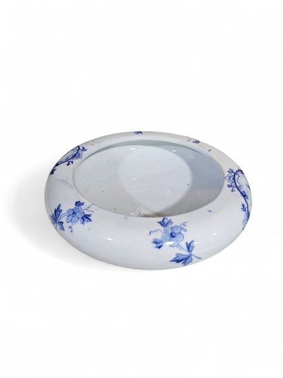 DELFT 20th century
White and blue earthenware...
