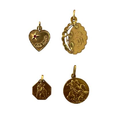 LOT of four pendants in 750° yellow gold...