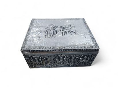 Set of box and case in wood, resin and green...