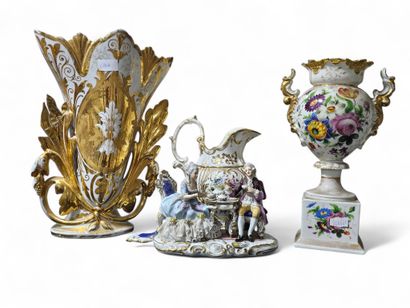 Paris porcelain set
Including 
Vases, pitcher...