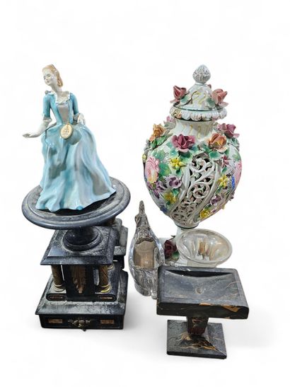 Set of trinkets including
Three marble cassolettes
An...