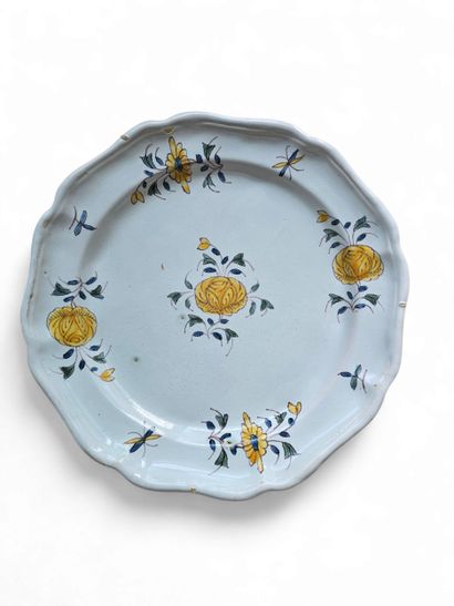MOUSTIER
Round earthenware plate with yellow...