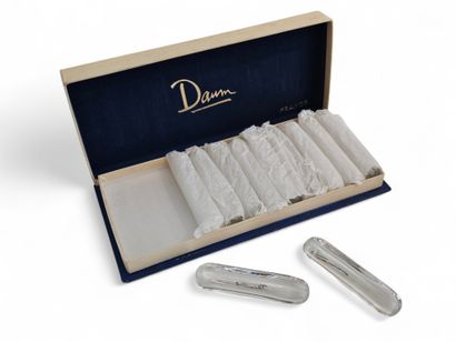 DAUM France
Twelve crystal knife rests in...